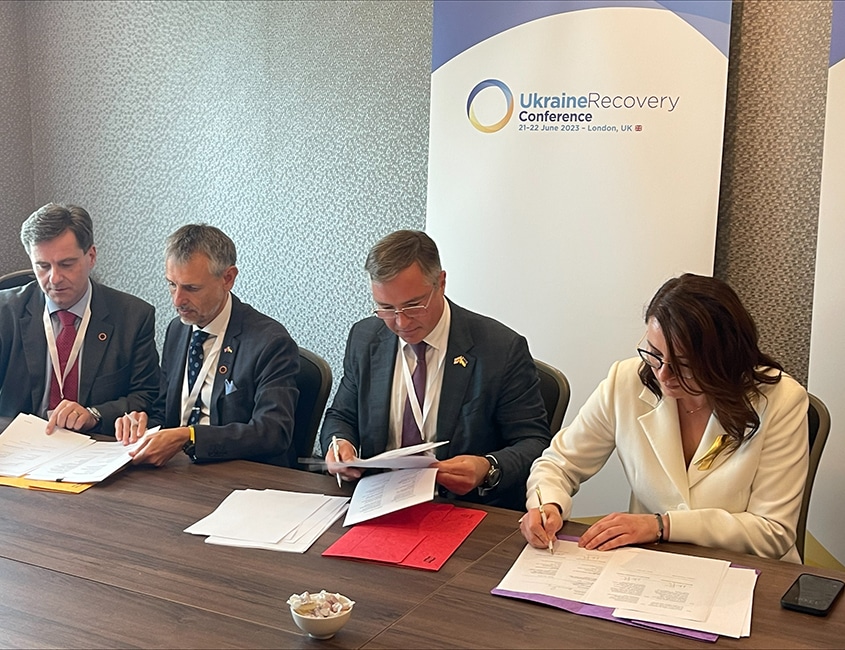Signing of the Letter of Intent for the steel industry of Ukraine, including signees Andreas Lemp and Alexander Fleischanderl from Primetals Technologies, Yuriy Ryzhenkov, CEO of Metinvest, and Ukraine's First Deputy Prime Minister and Minister of Trade and Economy Yulia Svyrydenko.